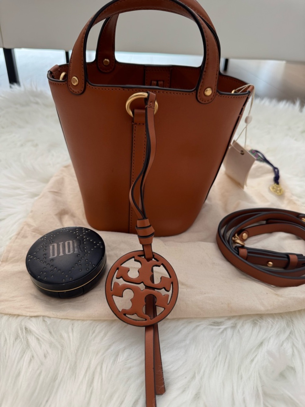 Tory Burch Miller mini bucket bag - Picture 4 of 12